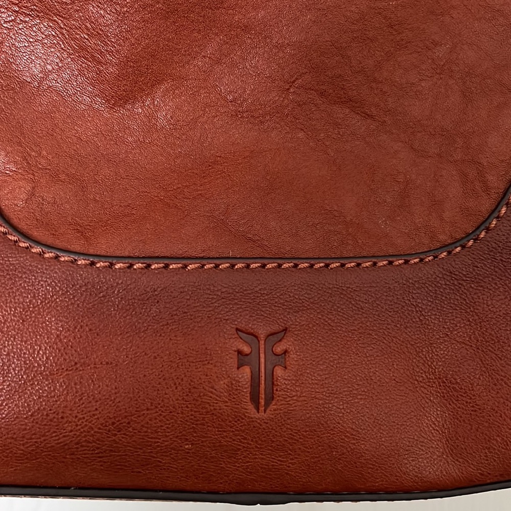 NWT- Frye Leather Side Pocket Hobo bag in Cognac - Picture 3 of 7